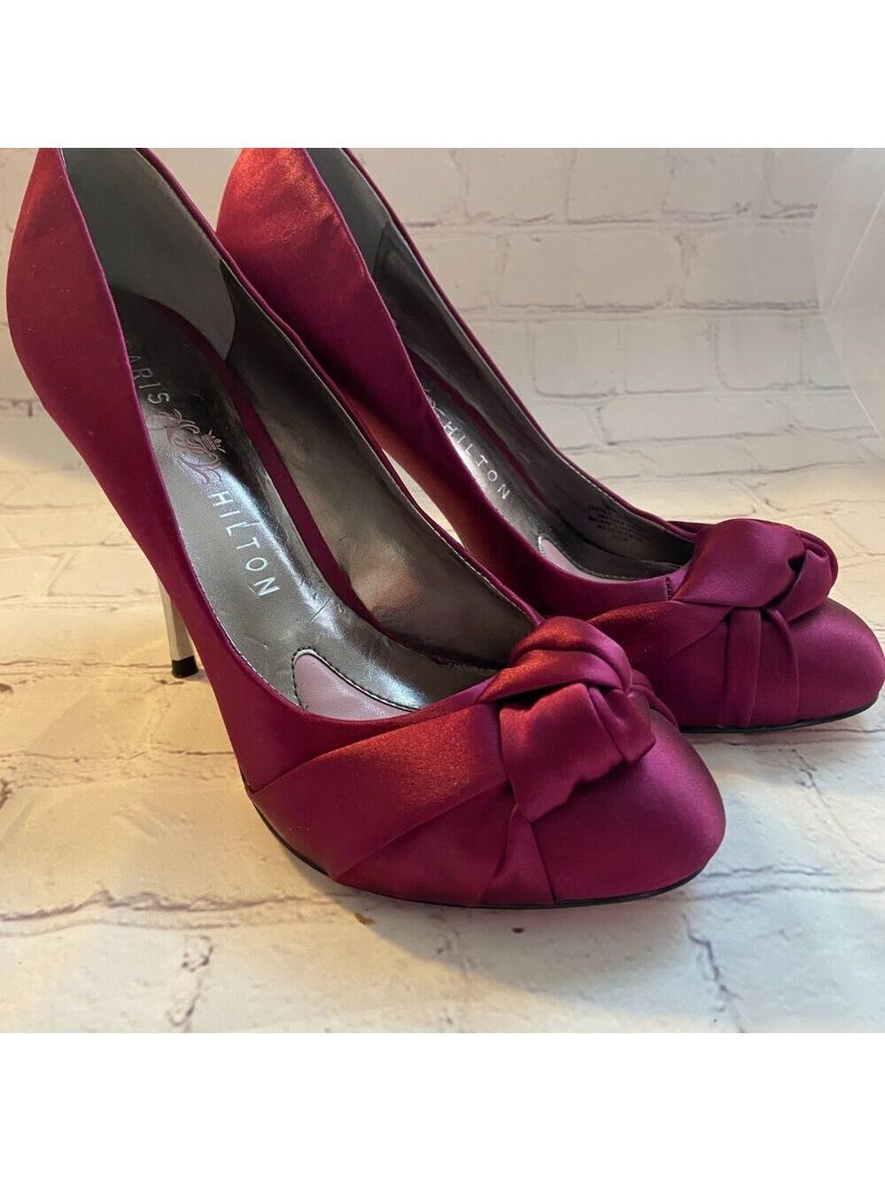 🎁🎁Paris Hilton heels Magenta size 6 1/2